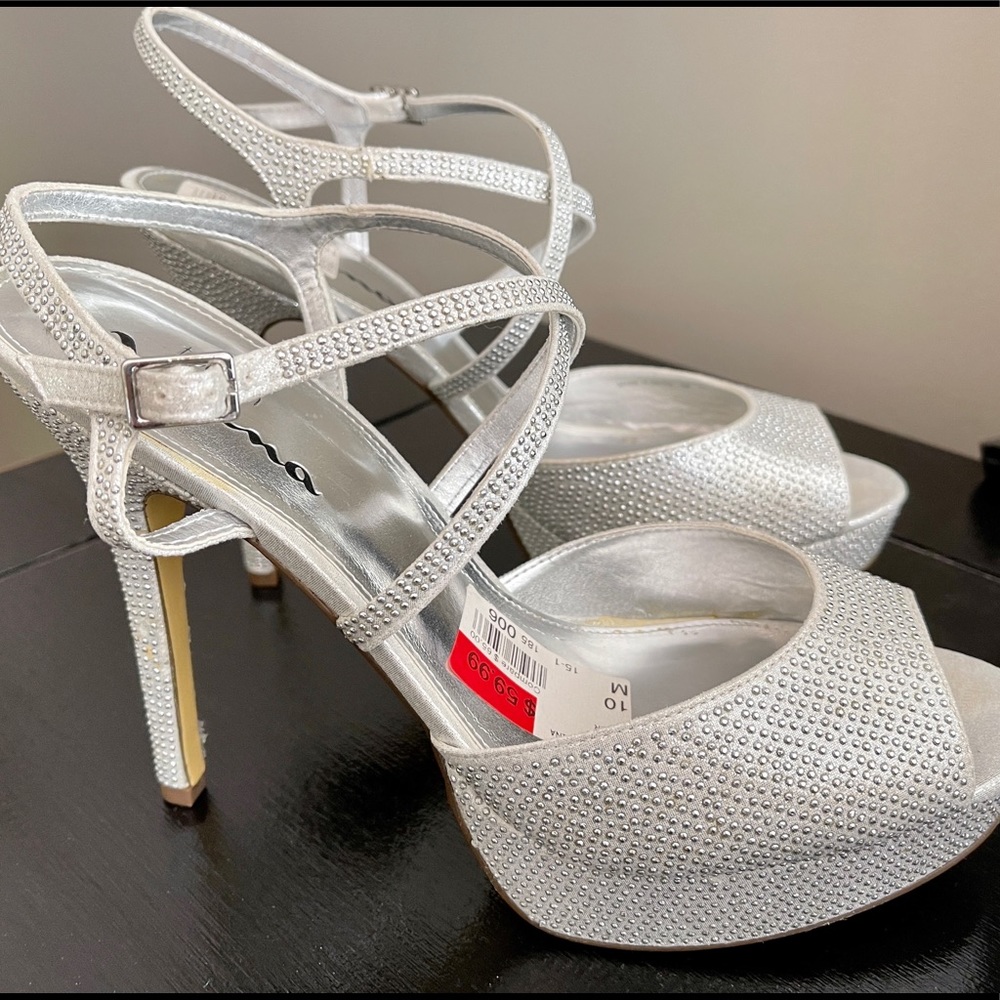 STUNNING, new, silver bling, Touch of Nina sandals